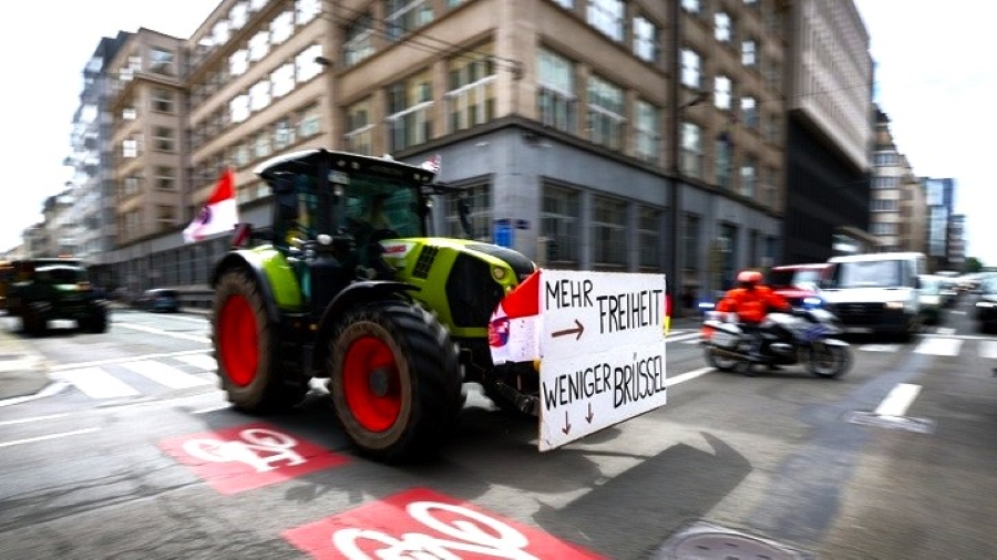 Τρακτέρ στους δρόμους των Βρυξελλών πριν τη Σύνοδο Κορυφής της ΕΕ - FinanceNews.gr