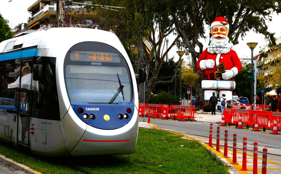 Ενισχύονται τα δρομολόγια μετρό και τραμ λόγω εορτών σε Γλυφάδα και Πειραιά