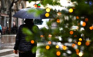 Καταιγίδες και μεγάλα ύψη βροχής: «Πνίγηκε» η Αττική παραμονή Χριστουγέννων