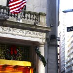 Η Wall Street φρενάρει: Ρευστοποιήσεις στην τεχνολογία πριν το φινάλε της χρονιάς