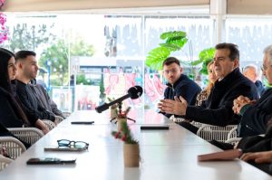 Νέοι Ρομά σε διάλογο με την πολιτεία: Το μήνυμα Χρυσοχοΐδη από τη Δυτική Αττική - FinanceNews.gr