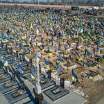 Σάλος στην Ουκρανία για στρατιωτικό νεκροταφείο στο Κίεβο - Οργή στρατού για δικαστική απόφαση