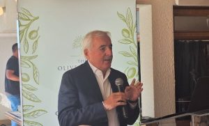 N. Καραμούζης: Η πληγή των συνεταιρισμών, οι εξαγωγές ως σωτηρία και στο βάθος επιτραπέζια ελιά