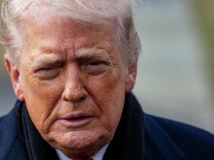 Βλάβη στο αεροπλάνο του Trump - Άλλαξε αεροσκάφος για Davos