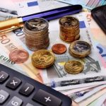 Οι αυξήσεις στους μισθούς το 2026 - Ποιοι κερδίζουν και πόσα με τη νέα κλίμακα - Αναλυτικά παραδείγματα