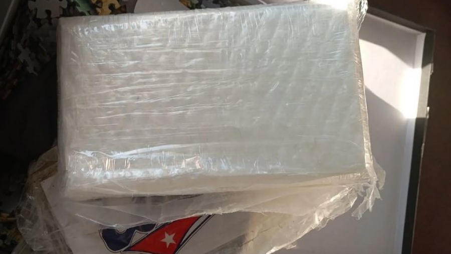 ΕΛ.ΑΣ: Εντοπίστηκαν στον Διεθνή Αερολιμένα Αθηνών δυο ταχυδρομικά δέματα με κοκαΐνη - Σύλληψη 28χρονου στην Κύπρο