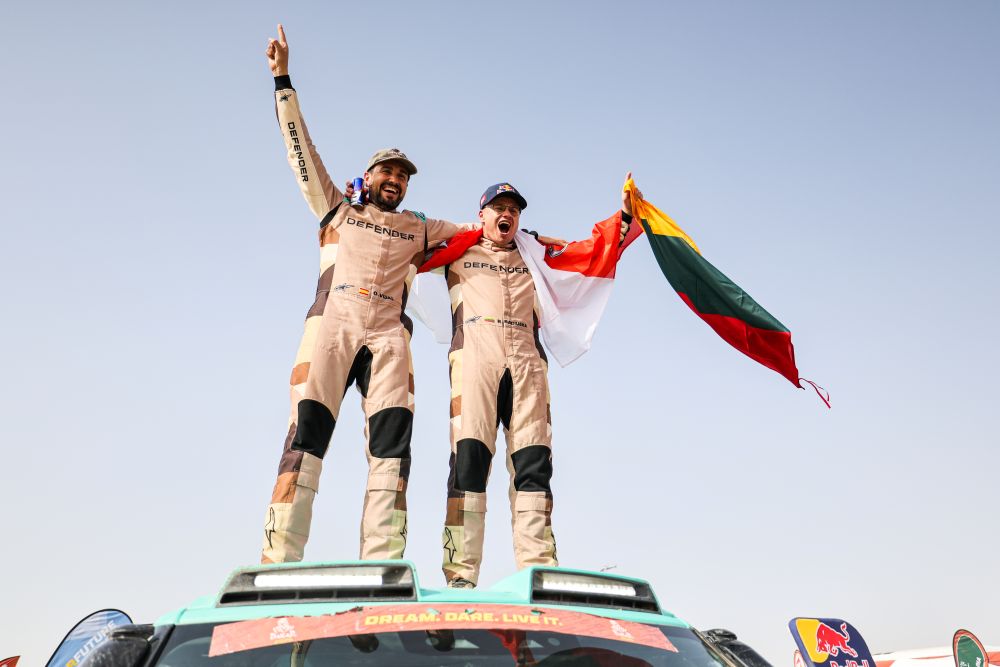 Το Defender Rally της Land Rover γράφει ιστορία με θριαμβευτική νίκη στο Ράλι Ντακάρ 2026 - Financial Report