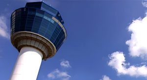 Το αόρατο ρίσκο στις επικοινωνίες πτήσεων: Τι έδειξε το πόρισμα για το FIR Αθηνών