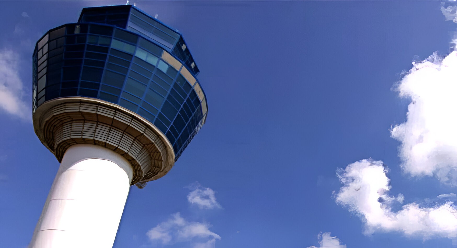 Το αόρατο ρίσκο στις επικοινωνίες πτήσεων: Τι έδειξε το πόρισμα για το FIR Αθηνών