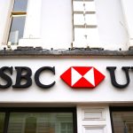 HSBC προειδοποιεί: Η Ελλάδα αναβαθμίζεται, αλλά ίσως γίνει… πολύ μικρή για τα global funds