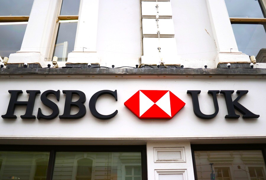 HSBC προειδοποιεί: Η Ελλάδα αναβαθμίζεται, αλλά ίσως γίνει… πολύ μικρή για τα global funds