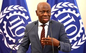 Η ανεργία «κολλάει» στο 4,9% αλλά η εργασία φτωχαίνει, προειδοποιεί ο ILO