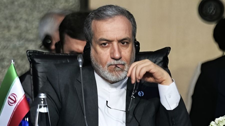 Με το δάχτυλο στη σκανδάλη το Ιράν, σε διπλωματικό ρόλο η Άγκυρα: Στην Τουρκία ο Αραγτσί