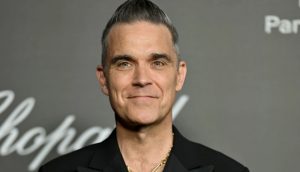 Ο Robbie Williams ξεπέρασε τους Beatles σε αριθμό άλμπουμ που κατέκτησαν την κορυφή στη Βρετανία