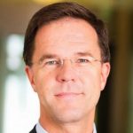 Politico: Το να περπατάς σε τεντωμένο σχοινί στον άνεμο είναι πιο εύκολο από το να κάνεις τη δουλειά του Rutte υπό τον Trump