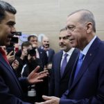 Αλλαγή γραμμής Άγκυρας για Βενεζουέλα: Γιατί «χαμήλωσε» τόνους για Maduro - Πώς η συνθηματολογία γηπέδου έγινε διπλωματία μπροστά στον Trump