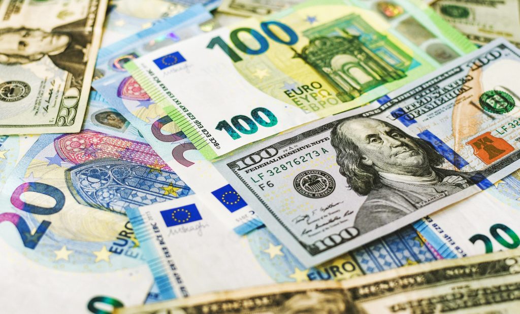 Ήρεμο τοπίο στο συνάλλαγμα με το ευρώ στα 1,1612 δολάρια