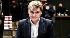 Ο Φαραντούρης κρατά την έδρα και ανοίγει μέτωπο με τον ΣΥΡΙΖΑ: «Λογοδοτώ μόνο στους πολίτες» - FinanceNews.gr