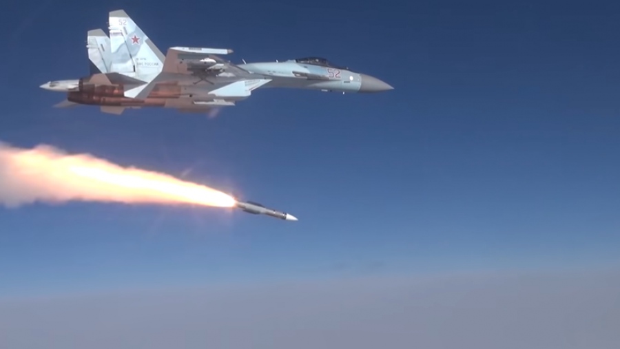 Βίντεο ντοκουμέντο - Ρωσικός υπερηχητικός πύραυλος R-37M καταρρίπτει ουκρανικό Su-25