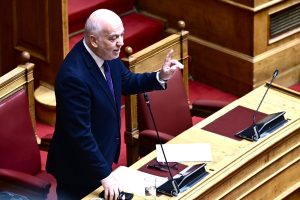 Σάλος για τη «φωτογραφική διάταξη» στη συνεπιμέλεια: Η κυβέρνηση μιλά για παρερμηνεία - Τι απαντά ο Φλωρίδης