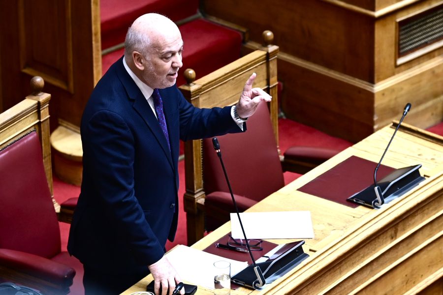 Σάλος για τη «φωτογραφική διάταξη» στη συνεπιμέλεια: Η κυβέρνηση μιλά για παρερμηνεία - Τι απαντά ο Φλωρίδης