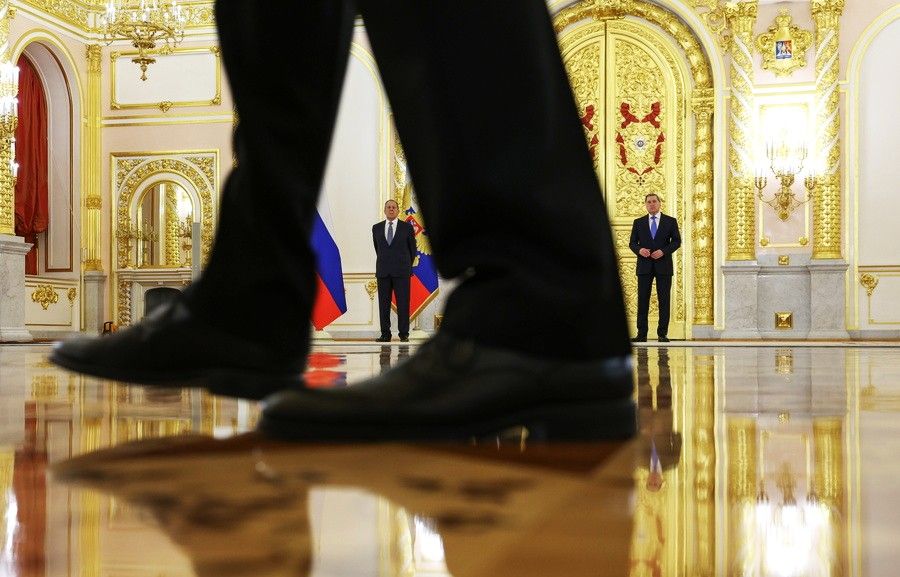 Το Κρεμλίνο μιλά για παγκόσμιο κίνδυνο, αλλά «δεν λέει κουβέντα» για Μαδούρο, Ιράν και Γροιλανδία