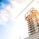 ΥΠΕΝ: Τροπολογία δίνει παράταση σε οικοδομικές εκκρεμότητες, αυθαίρετα και σταθμούς αποθήκευσης ενέργειας