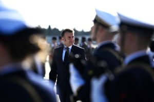 Γεωπολιτική κρίση και αντιπαράθεση με Τραμπ αυξάνουν ελαφρά τη δημοτικότητα Μακρόν