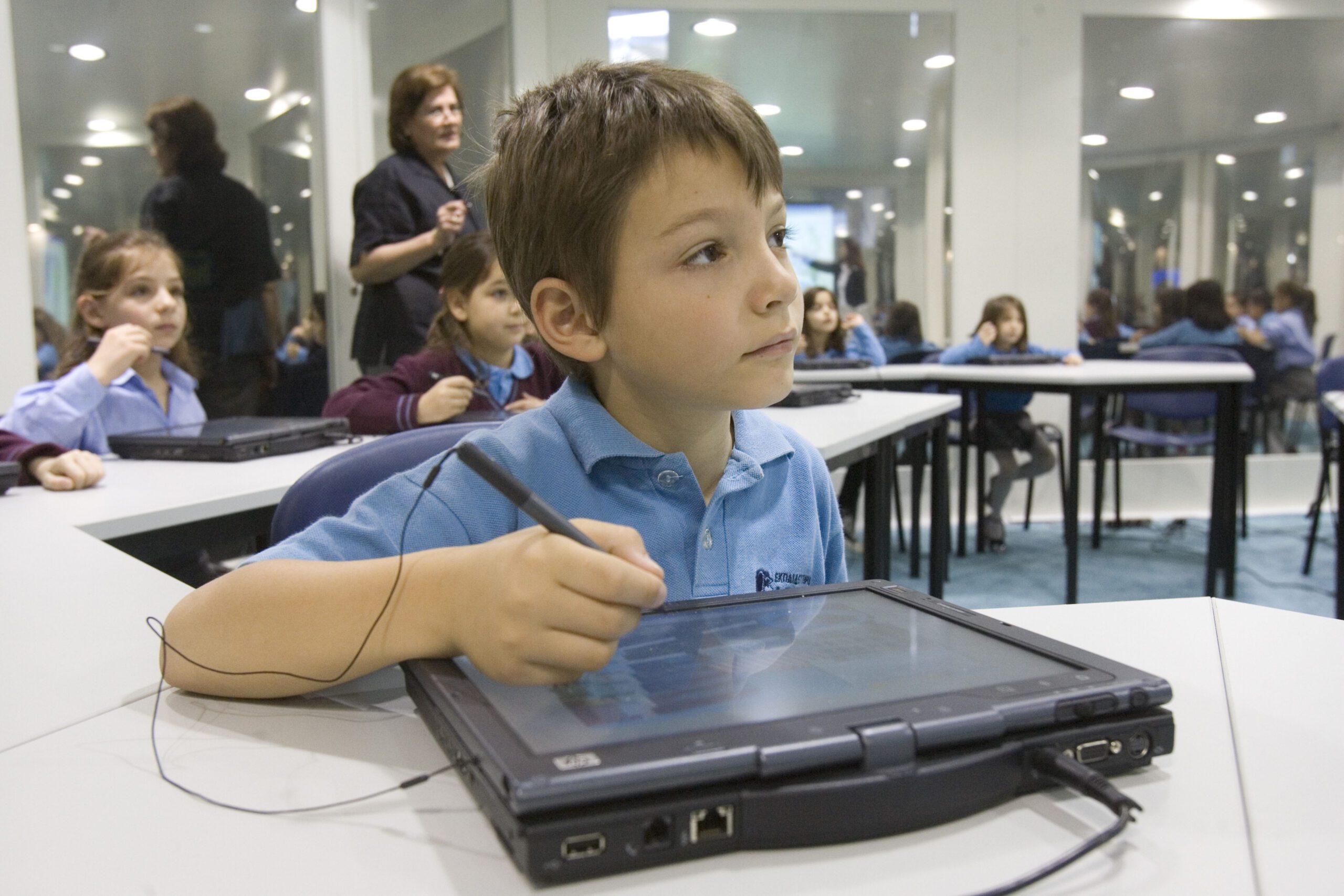 Μελέτη ΟΟΣΑ για την εκπαίδευση στην Ελλάδα: Περιορισμένη η ενσωμάτωση των ψηφιακών εργαλείων