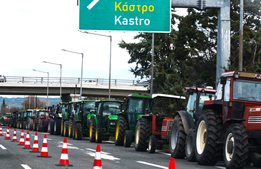 Αγροτικά μπλόκα: Μεγάλο κόστος για μεταφορές και εξαγωγές