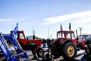 Οδικός συναγερμός στη Βόρεια Ελλάδα λόγω των αγροτικών μπλόκων