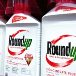 Roundup: Ξεκινά η δικαστική μάχη η μάχη για το πιο αμφιλεγόμενο ζιζανιοκτόνο