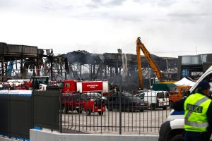 Φονική έκρηξη στα Τρίκαλα: Μύριζε αέριο «εδώ και καιρό» - Η ΔΑΕΕ της Πυροσβεστικής ερευνά παρουσία εισαγγελέα