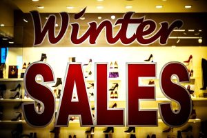 Ανοιχτά τα καταστήματα την Κυριακή των εκπτώσεων – Τι να προσέξουν οι καταναλωτές