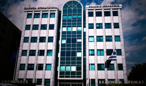 HSBC βάζει φρένο στο ΧΑ: Οι διεθνείς δείκτες και το ρίσκο για το ελληνικό success story