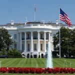 Ανατροπή από τον Λευκό Οίκο: Οι διαπραγματεύσεις με το Ιράν θα γίνουν κανονικά παρά την επίθεση drone στο USS Lincoln