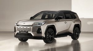Νέο Toyota RAV4 στην Ελλάδα: όλες οι εκδόσεις και τιμές για Hybrid και Plug-in Hybrid