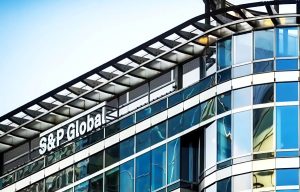 S&P για Metlen: Κρατά το «BB+» παρά το άλμα του leverage - EBITDA στα 750 εκατ. και χρέος 4x