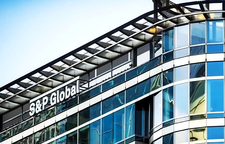 S&P για Metlen: Κρατά το «BB+» παρά το άλμα του leverage - EBITDA στα 750 εκατ. και χρέος 4x