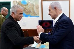 Τα έθνη ενώνουν - Ηγέτης της αντιπολίτευσης του Ισραήλ σε Netanyahu: Εδώ δεν χωρούν πολιτικά, είμαστε μαζί σου ενάντια στο Ιράν