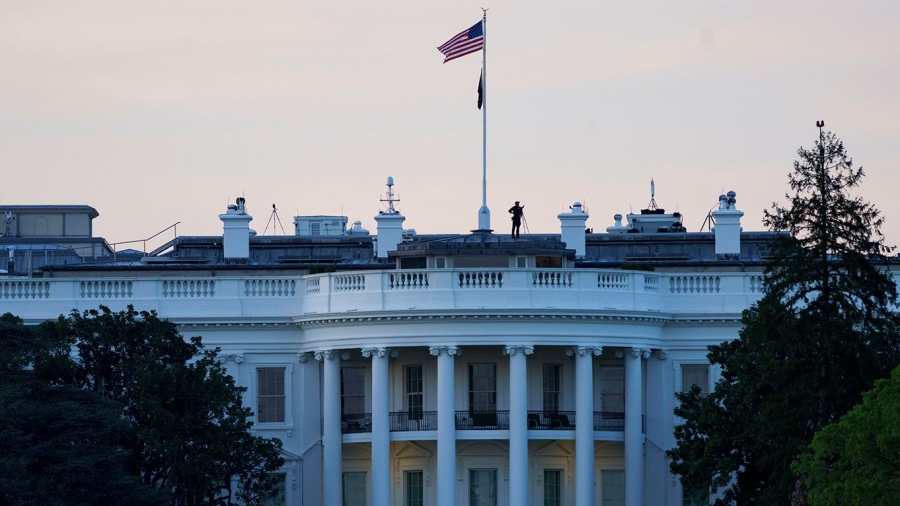 Guardian: Ασυνήθιστη επικοινωνία ανθρώπου του Trump με ξένη υπηρεσία πληροφοριών