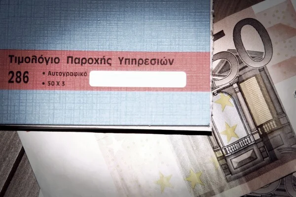 Ελεύθεροι επαγγελματίες με μπλοκάκι: Τι ισχύει για τη φορολόγηση