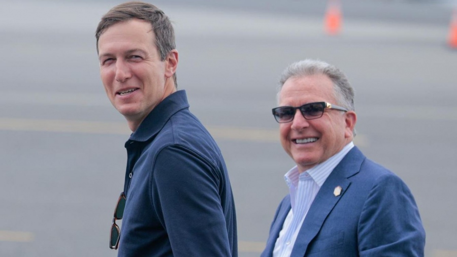 Ισχυρός συμβολισμός για Ιράν – Στο αεροπλανοφόρο Lincoln οι διαπραγματευτές των ΗΠΑ, Witkoff και Kushner