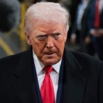 O Trump υπογράφει τη λήξη του shutdown στις ΗΠΑ – Αποσοβήθηκε η παράλυση