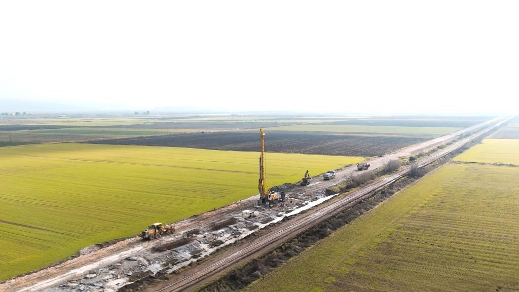 AKTOR: Πως προχωράνε τα σιδηροδρομικά και οδικά έργα αποκατάστασης της Θεσσαλίας από τη θεομηνία Daniel