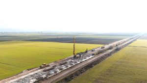 AKTOR: Πως προχωράνε τα σιδηροδρομικά και οδικά έργα αποκατάστασης της Θεσσαλίας από τη θεομηνία Daniel