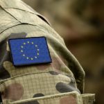 Politico: Η Ευρώπη ενισχύει την άμυνά της