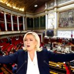 Γαλλία: Αντιμέτωπη με δύο προτάσεις μομφής η κυβέρνηση πριν το «κλείδωμα» του προϋπολογισμού