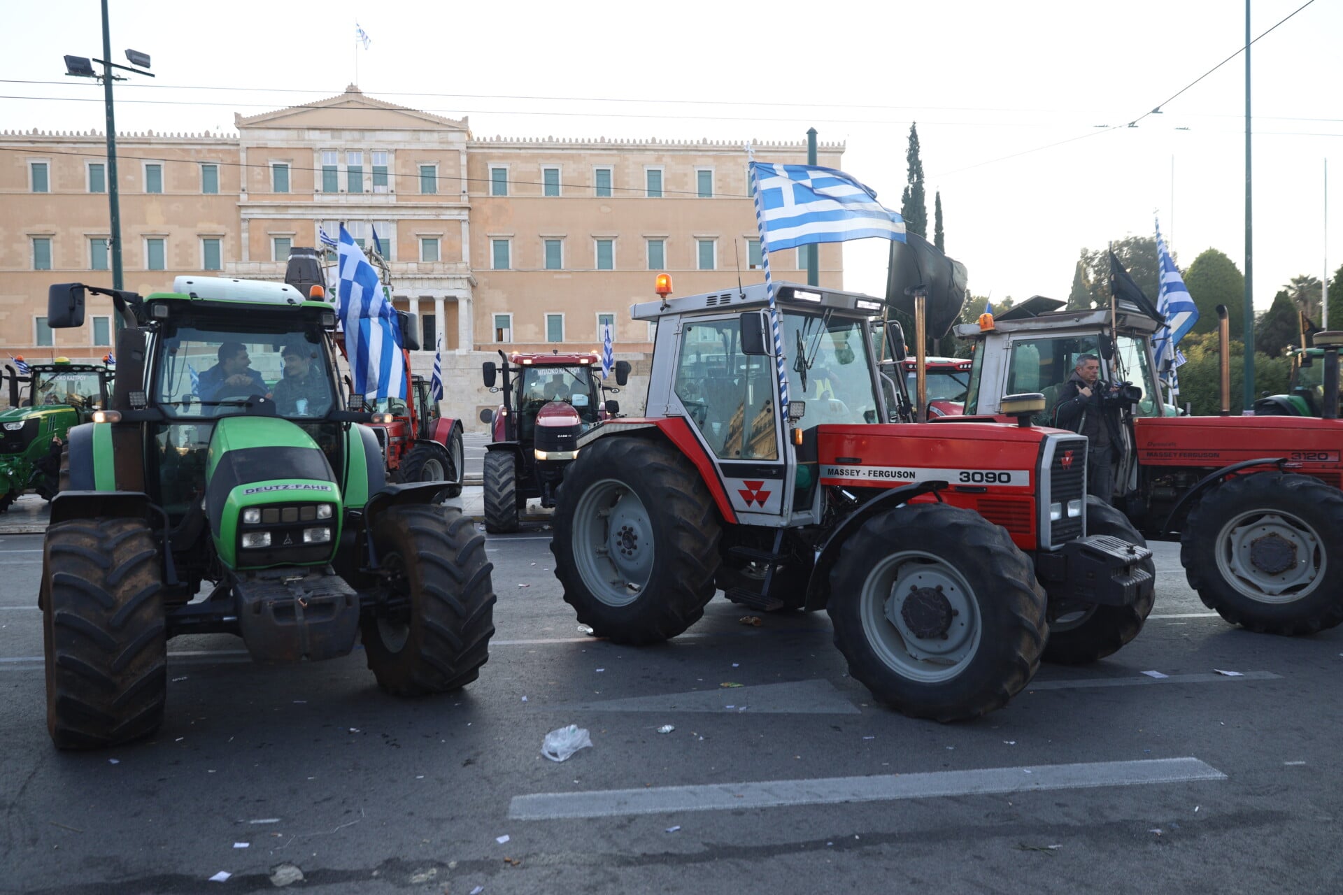Κάθοδος αγροτών στην Αθήνα: Συλλαλητήριο και διανυκτέρευση στο Σύνταγμα
