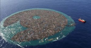 Νησιά από σκουπίδια: Εμφανίστηκαν πριν από λίγα χρόνια, δημιουργούν την δική τους ζωή και οι ειδικοί προειδοποιούν την ανθρωπότητα